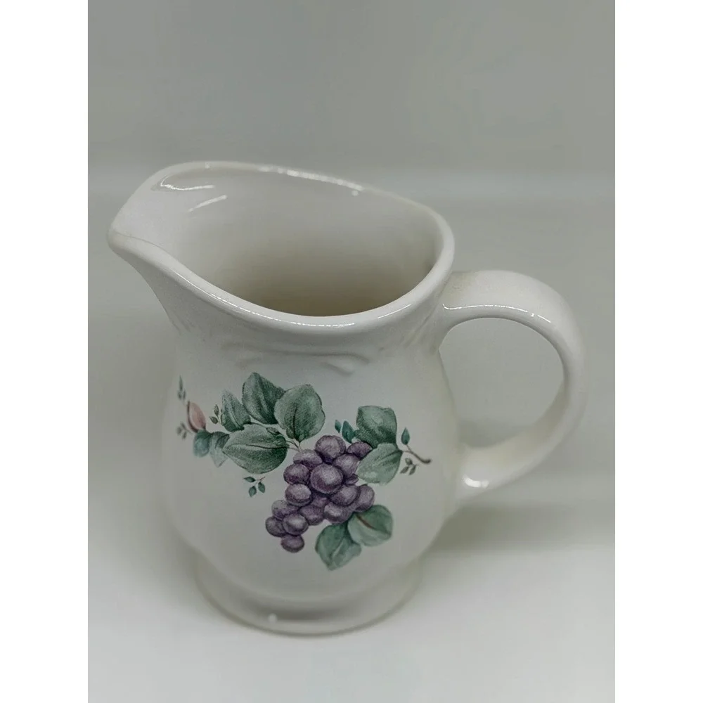 VTG Pfaltzgraff Creamer Pitcher White Grapevine‎ Pattern Stoneware Kitchenware